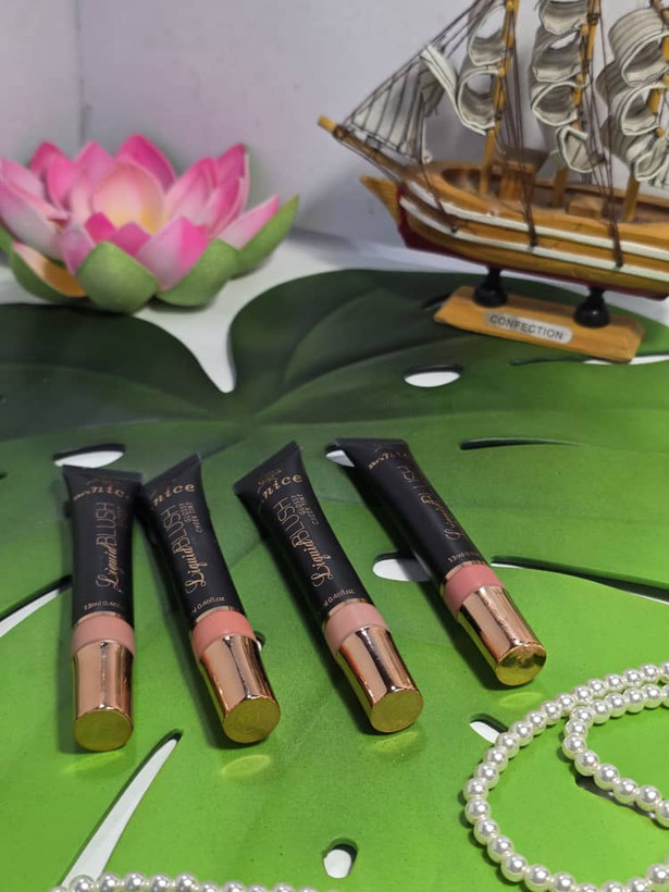 رژگونه مایع نایس (She’s Nice) مدل Glossy Cheek Tint – بافت سبک و طبیعی
